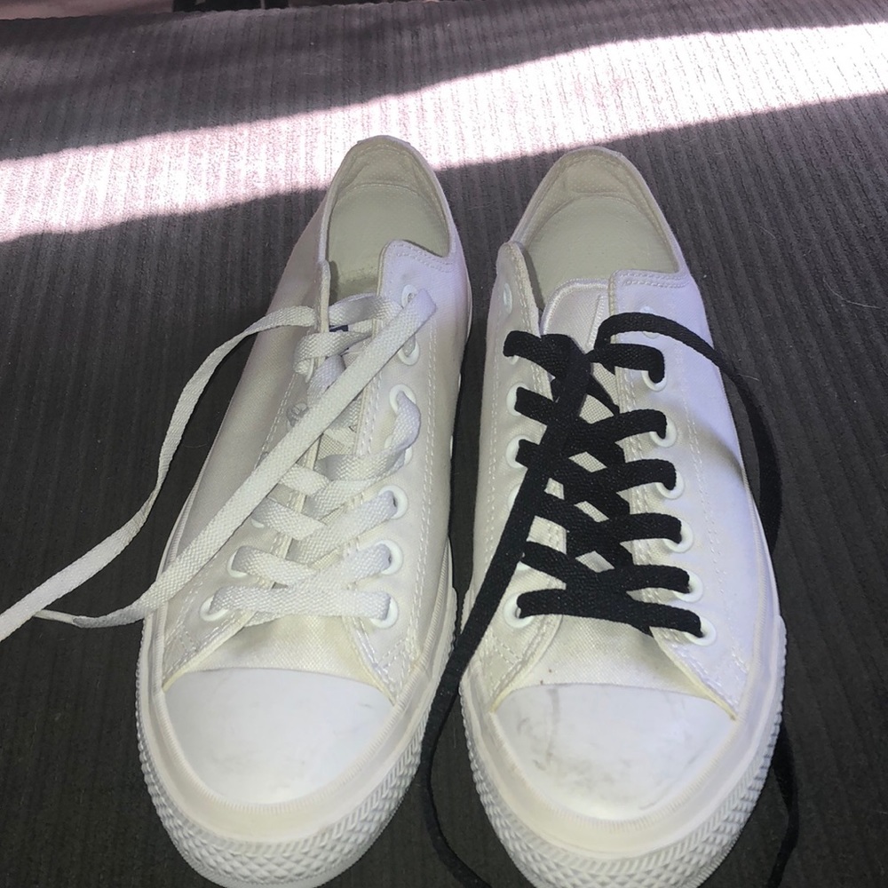 MENS SIZE 10 CONVERSE NEVER WORN